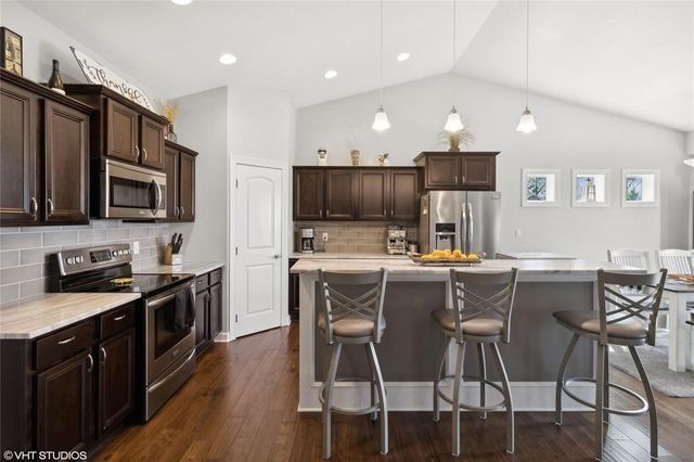 4653 SE Grosbeak Point, West Des Moines, IA 50265