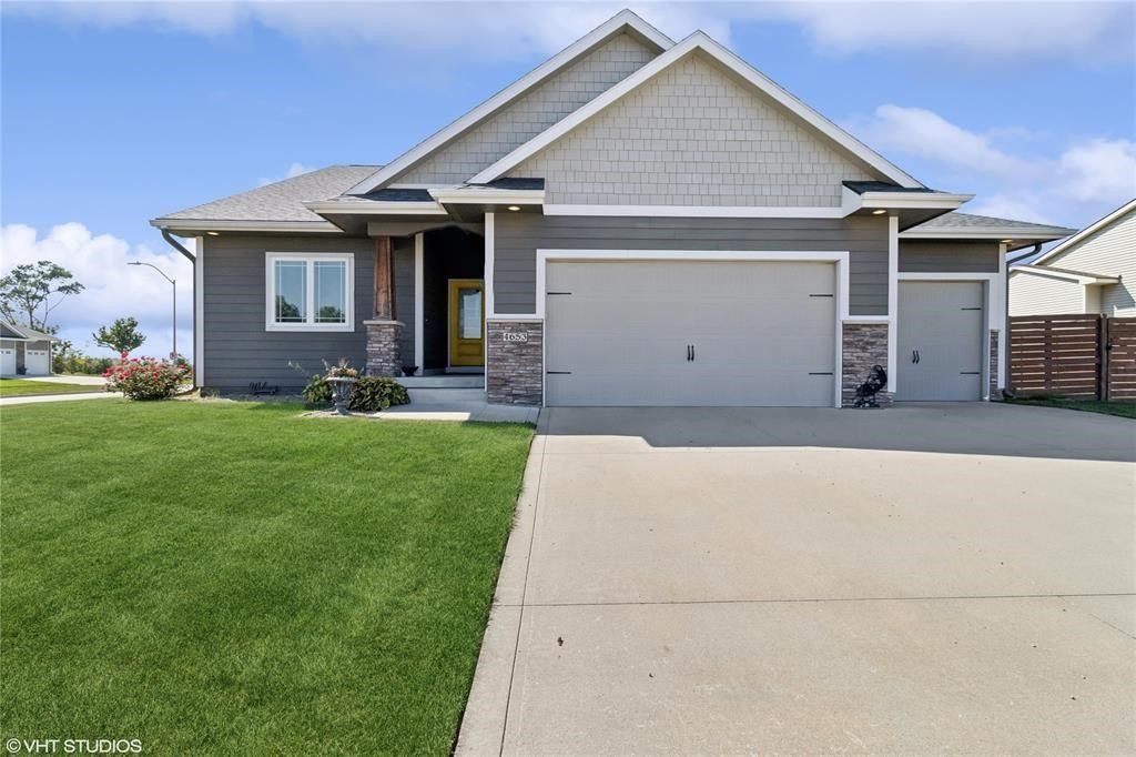 4653 SE Grosbeak Point, West Des Moines, IA 50265