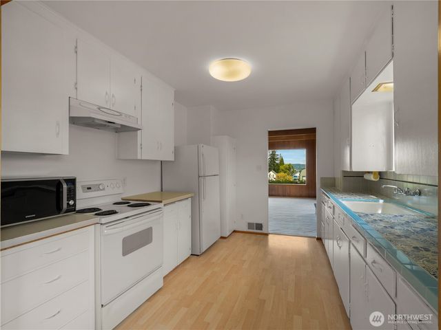 5704 N Ruby Street, Tacoma, WA 98407