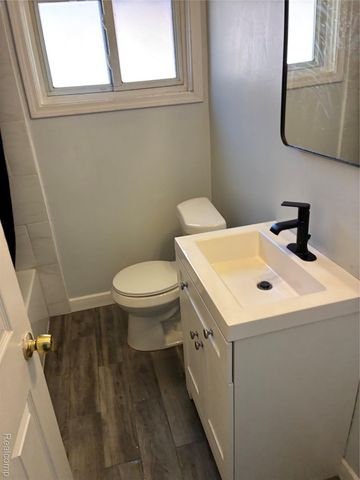 422 Kuhn Street, Pontiac, MI 48342