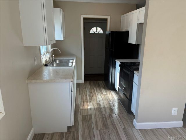 422 Kuhn Street, Pontiac, MI 48342