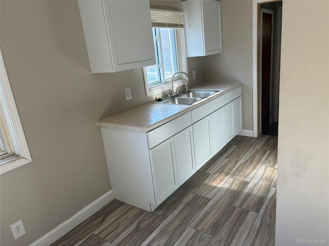 422 Kuhn Street, Pontiac, MI 48342