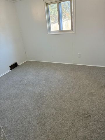 422 Kuhn Street, Pontiac, MI 48342