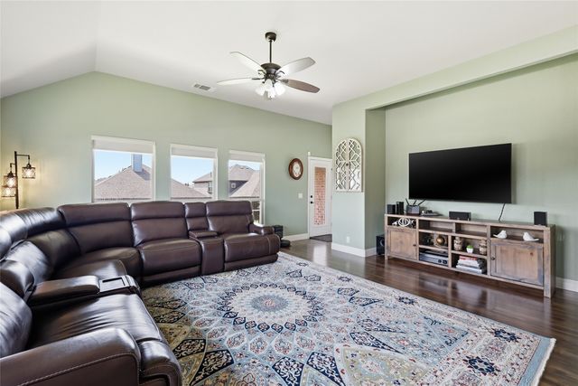 1068 English Oak Drive, Burleson, TX 76028