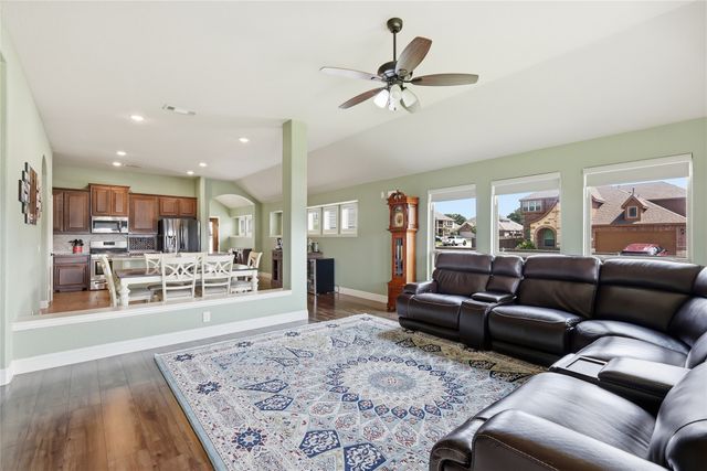 1068 English Oak Drive, Burleson, TX 76028