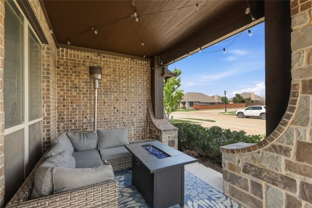 1068 English Oak Drive, Burleson, TX 76028