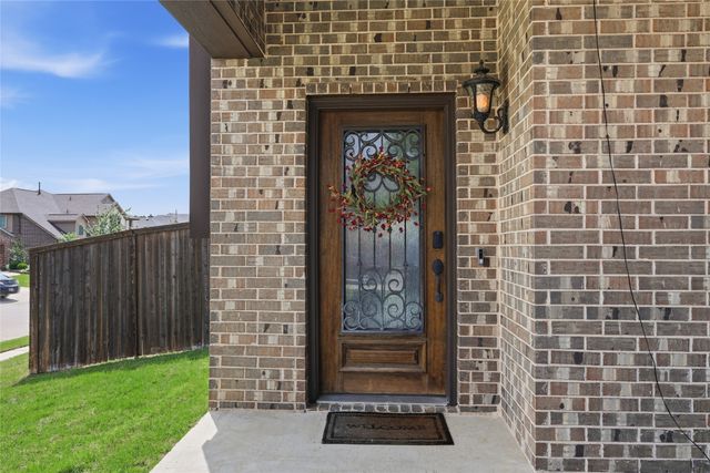 1068 English Oak Drive, Burleson, TX 76028