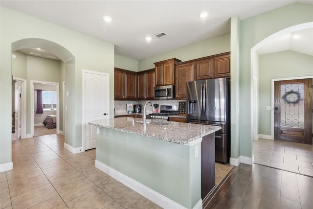 1068 English Oak Drive, Burleson, TX 76028