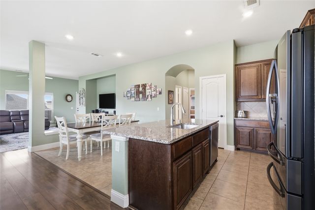 1068 English Oak Drive, Burleson, TX 76028