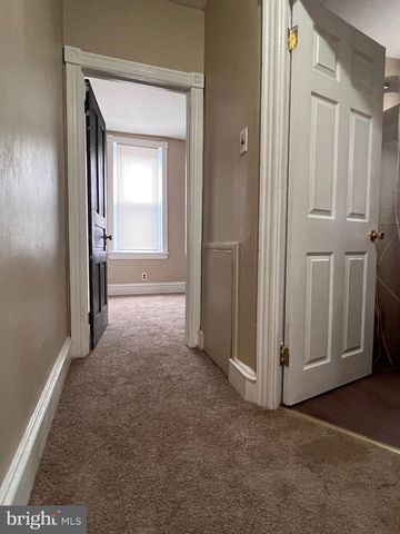 906 S 8TH ST, Camden, NJ 08102