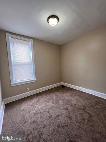 906 S 8TH ST, Camden, NJ 08102