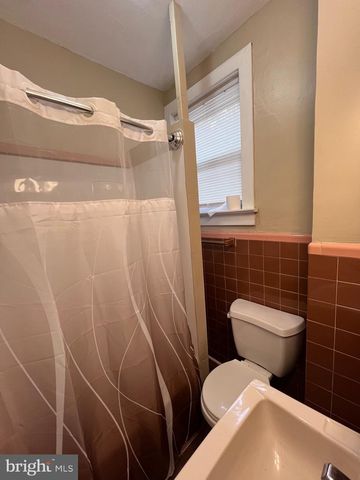 906 S 8TH ST, Camden, NJ 08102