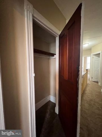 906 S 8TH ST, Camden, NJ 08102