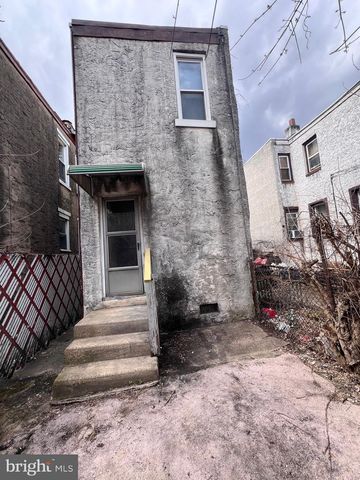 906 S 8TH ST, Camden, NJ 08102