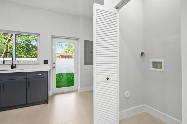 1445 NW 42nd St, Miami, FL 33142