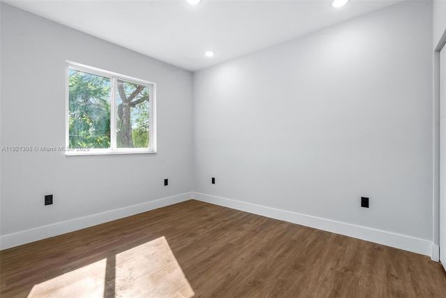 1445 NW 42nd St, Miami, FL 33142