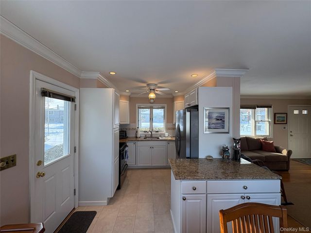 17 Whiting Road, East Quogue, NY 11942