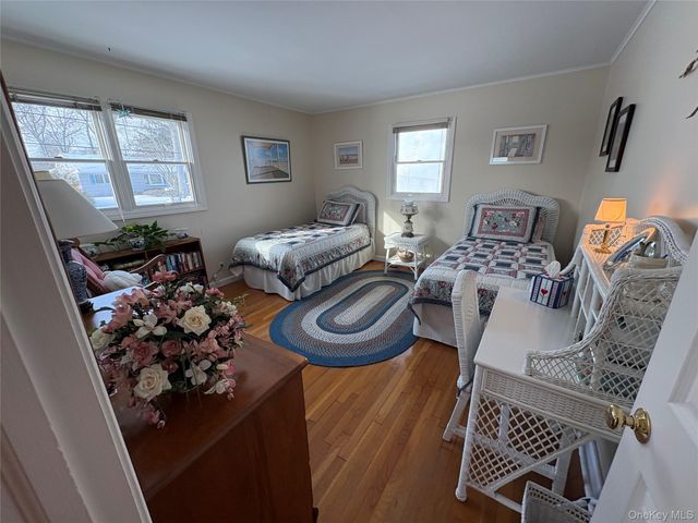 17 Whiting Road, East Quogue, NY 11942