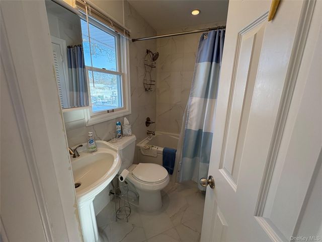 17 Whiting Road, East Quogue, NY 11942