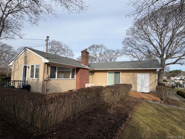 17 Whiting Road, East Quogue, NY 11942