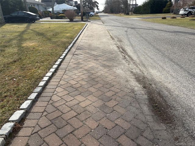 17 Whiting Road, East Quogue, NY 11942