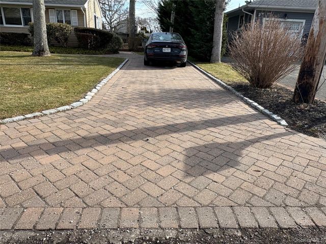 17 Whiting Road, East Quogue, NY 11942