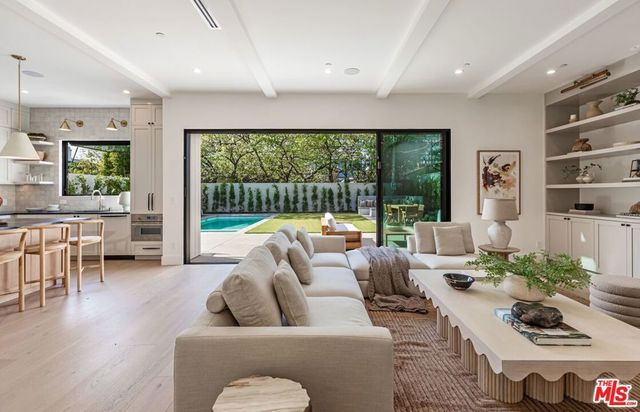 7419 Alverstone Avenue, Los Angeles, CA 90045