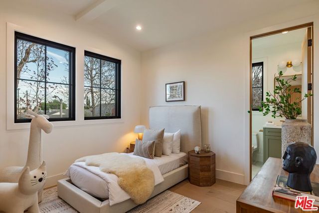 7419 Alverstone Avenue, Los Angeles, CA 90045