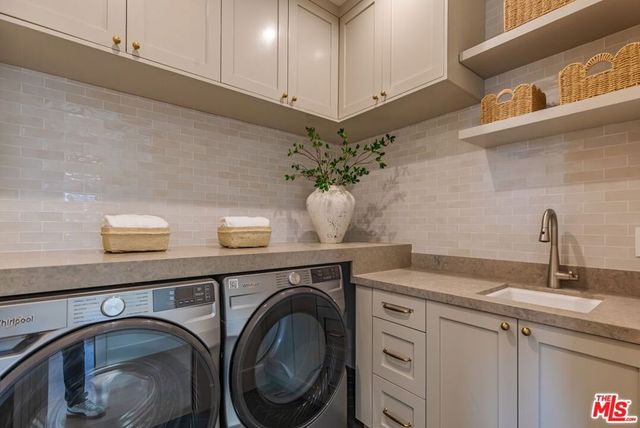 7419 Alverstone Avenue, Los Angeles, CA 90045