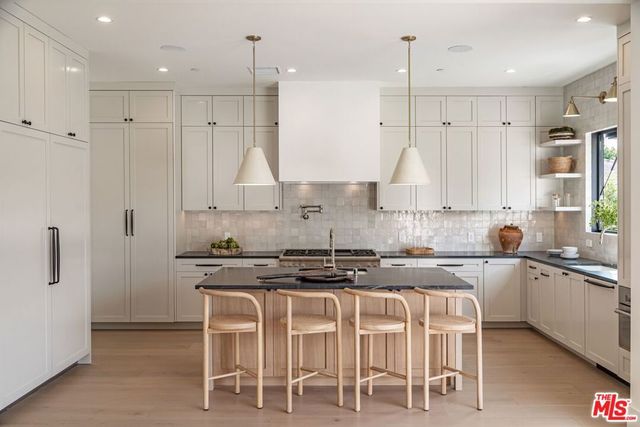 7419 Alverstone Avenue, Los Angeles, CA 90045