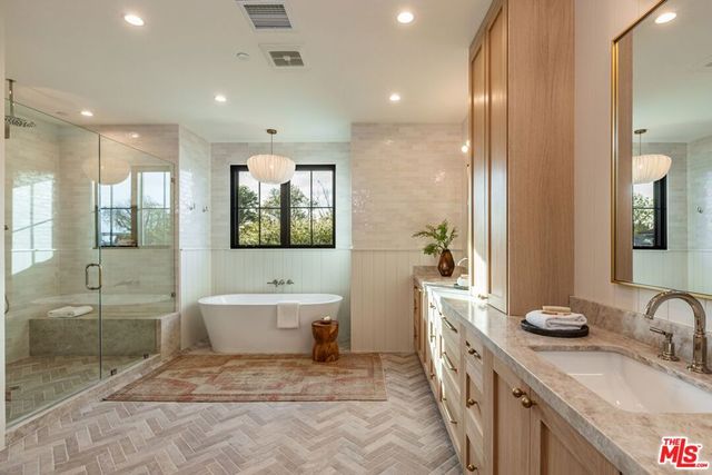 7419 Alverstone Avenue, Los Angeles, CA 90045