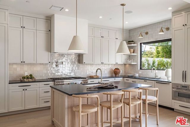 7419 Alverstone Avenue, Los Angeles, CA 90045