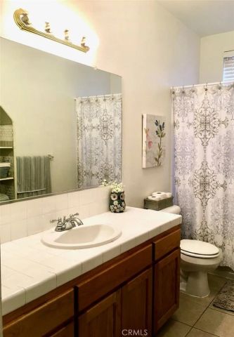 2559 E Fallbrook, Fresno, CA 93720