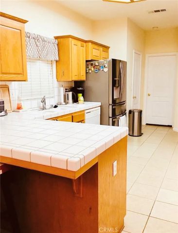 2559 E Fallbrook, Fresno, CA 93720