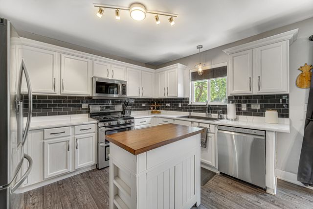 9 RIDGE Court, South Elgin, IL 60177