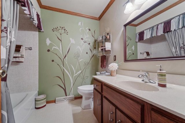 521 WILLOW DRIVE, Fond Du Lac, WI 54935