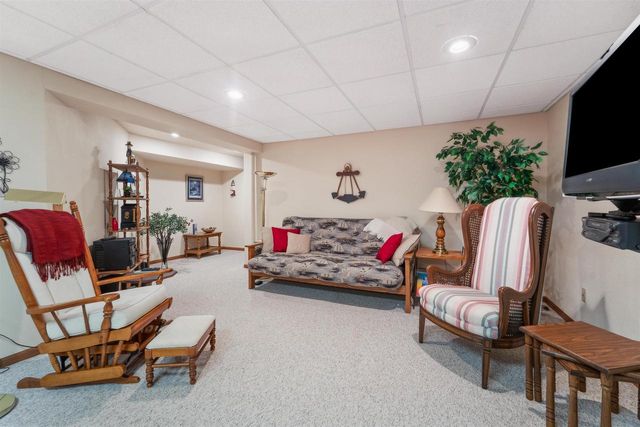 521 WILLOW DRIVE, Fond Du Lac, WI 54935