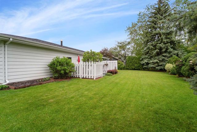 521 WILLOW DRIVE, Fond Du Lac, WI 54935