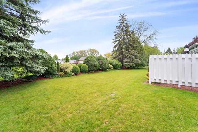 521 WILLOW DRIVE, Fond Du Lac, WI 54935
