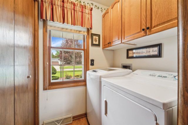 521 WILLOW DRIVE, Fond Du Lac, WI 54935