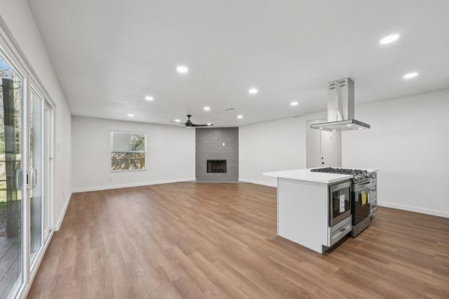 14 Fiddleleaf Court, The Woodlands, TX 77381