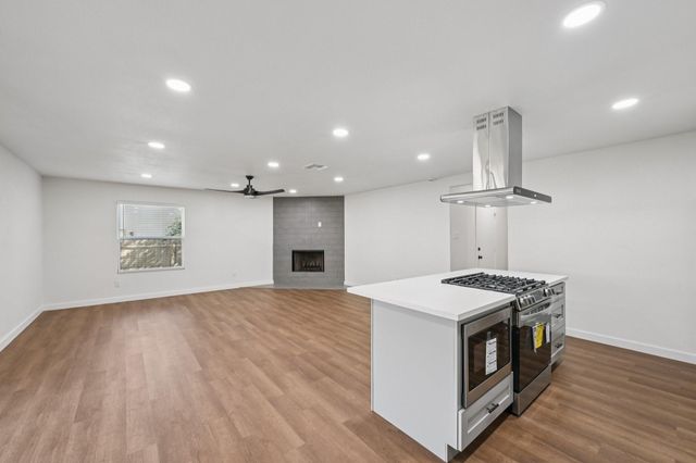 14 Fiddleleaf Court, The Woodlands, TX 77381