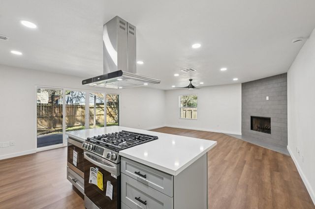 14 Fiddleleaf Court, The Woodlands, TX 77381