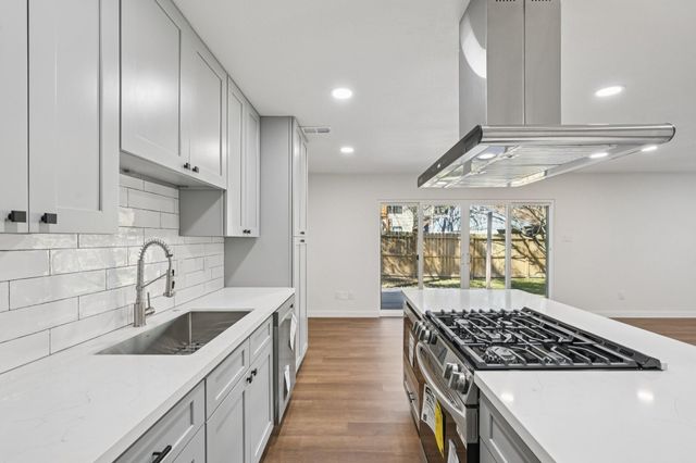 14 Fiddleleaf Court, The Woodlands, TX 77381