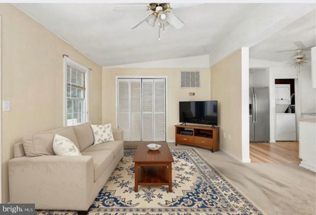 207 CREEKSIDE DR, Locust Grove, VA 22508