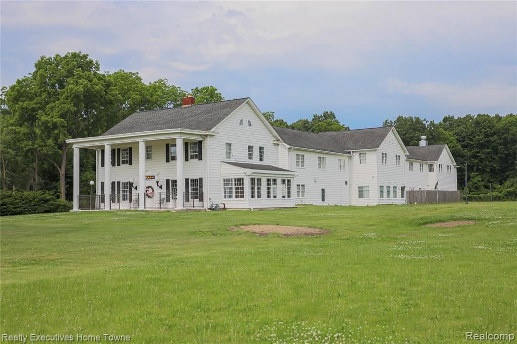 9334 River Road, Algonac, MI 48001