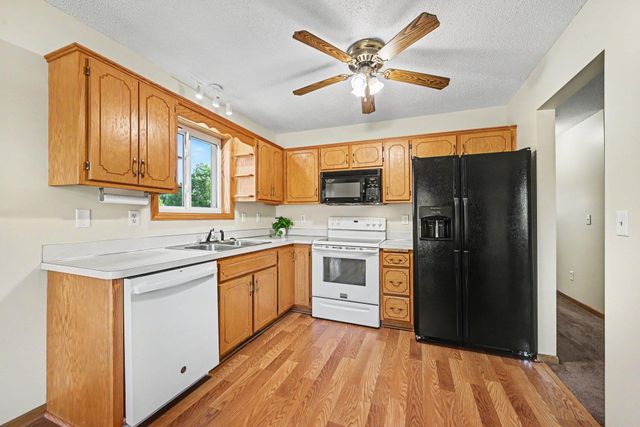 9674 Hale Avenue S, Cottage Grove, MN 55016