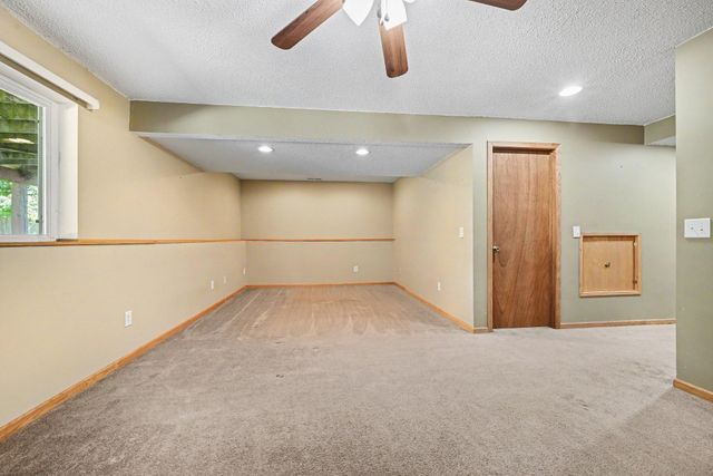 9674 Hale Avenue S, Cottage Grove, MN 55016