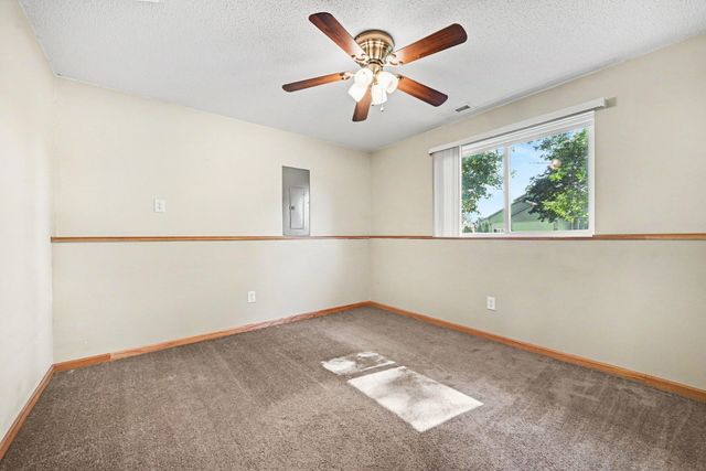 9674 Hale Avenue S, Cottage Grove, MN 55016