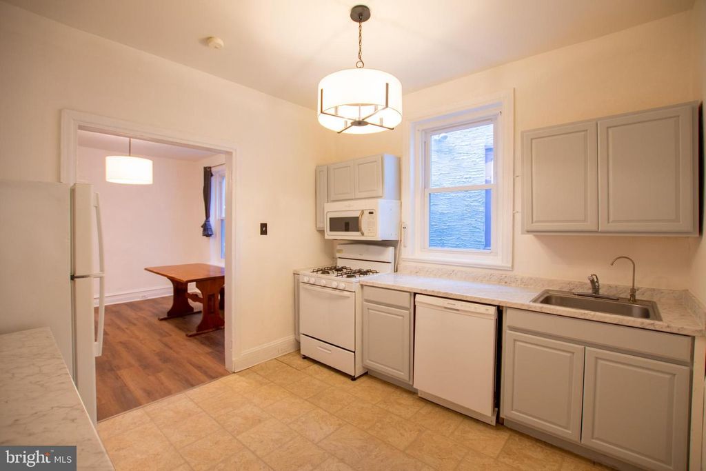 2039 N GRATZ ST, Philadelphia, PA 19121